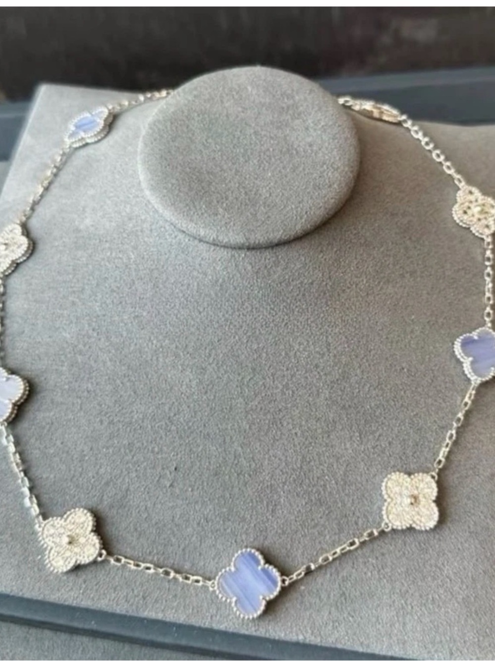 Elegant Clover Motif Necklace in Light Lavender and Silver